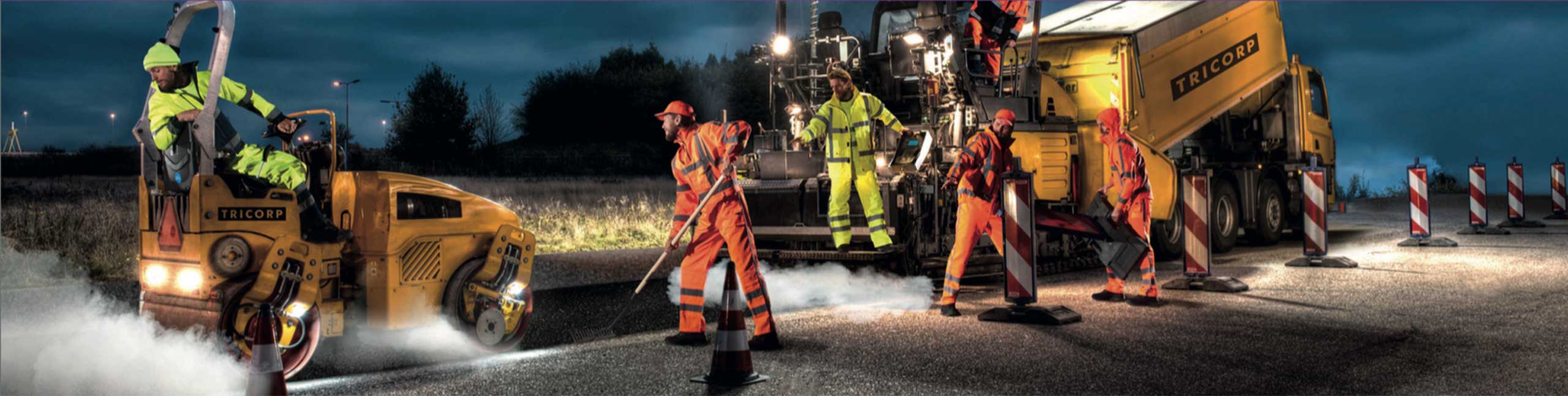 Wegwerkers in werkkleding van De Werf